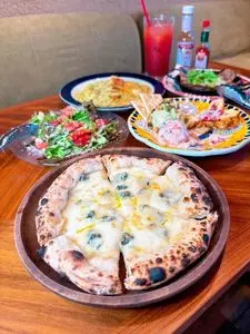 チイナ邸 窯焼きピザ＆生パスタ＆大衆イタリア料理のダイニングバー 岸和田・和泉