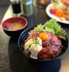 洋食工房 レッドロック 元町店