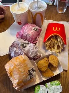 マクドナルド 1号線酒匂店（ＭｃＤｏｎａｌｄ’ｓ）