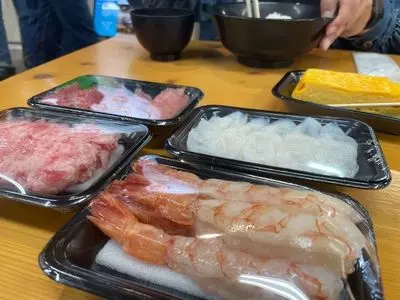 塩釜仲卸市場 マイ海鮮丼コーナー