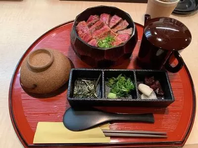 肉まぶし専門店 稀（MARE）