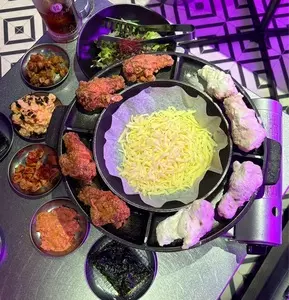 ネオン空間 韓国料理 チーズ 食べ放題 ソルチカ 梅田店