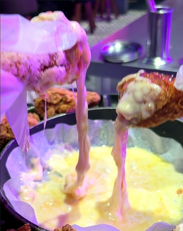 神様､食べても太らない身体をくださいさんが投稿したネオン空間 韓国料理 チーズ 食べ放題 ソルチカ 梅田店に関する口コミの画像