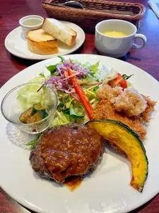 ANZU CAFFE（アンズ カフェ【旧店名】ステーキとワインの店 ANZU）