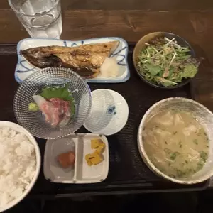 はたがや酒場 はだか電球