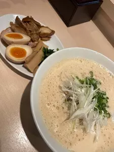 鶏白湯らーめん 叶（KANAU）