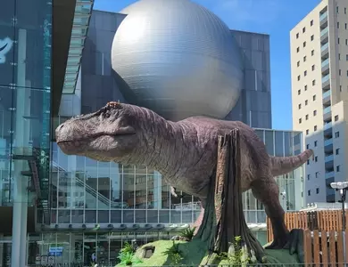 福井駅「恐竜広場」