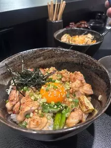 炭火やきとり 朧（oboro）