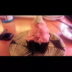 グルメ廻転寿司 　まぐろ問屋　三浦三崎港 恵み 渋谷ヒカリエ店（ぐるめかいてんずしまぐろどんや みうらみさきこうめぐみ）