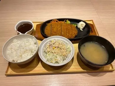 やよい軒日の出町店
