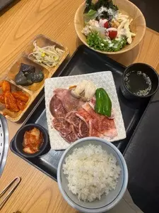 幸せの焼肉食べ放題 かみむら牧場 福重拾六町店