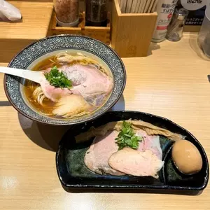 地鶏と金目鯛 中華そば 鶯