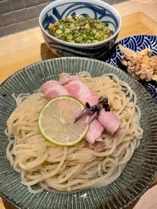 ダシと麺 くじら