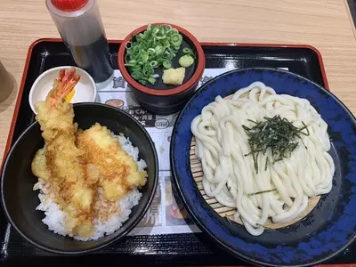 資さんうどん 中間店（すけさんうどん）