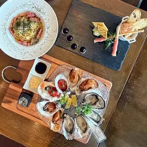 ザオイスターバー コウベ（The Oyster Bar Kobe）
