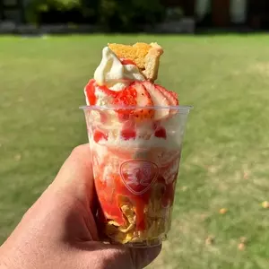 苺とアイス 鶴舞公園店