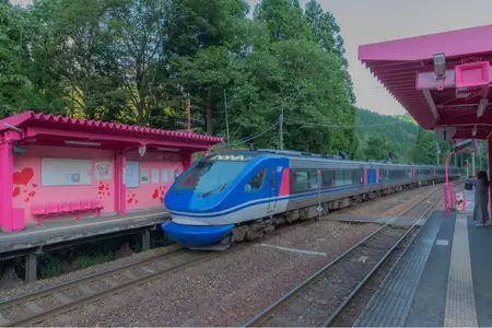 智頭急行　恋山形駅
