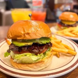 GOOD MUNCHIES 新宿御苑本店（グッド マンチーズ）