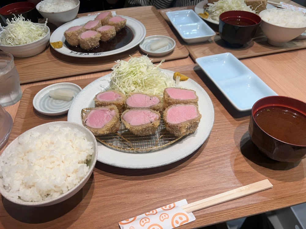 えみえみっさんが投稿した厚切りレアとんかつ やまとん 金山本店に関する口コミの画像