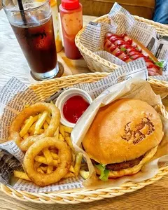 RHINO CAFE（ライノ カフェ）
