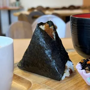 おにぎりカフェ よってこ米！！（ヨッテコマイ）