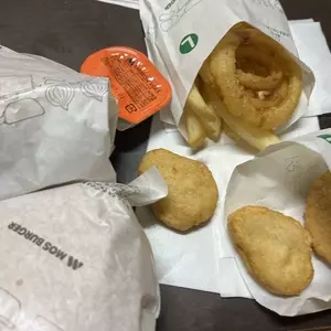 モスバーガー 新宿西口店