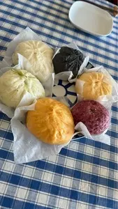 豚饅 よしの