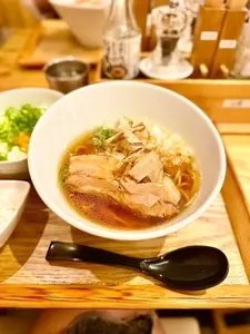 鶏と鮪節 麺屋勝時