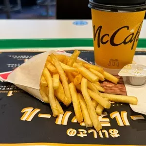 マクドナルド 四日市近鉄店（McDonald's）