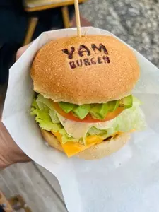 YAM BURGER 宮古島店（ヤンバーガー）