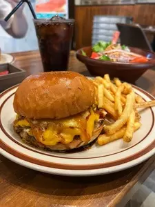 GOOD MUNCHIES 新宿御苑本店（グッド マンチーズ）