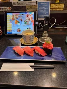 グルメ廻転寿司 　まぐろ問屋　めぐみ水産 戸田公園店（ぐるめかいてんずしまぐろどんやめぐみすいさん）