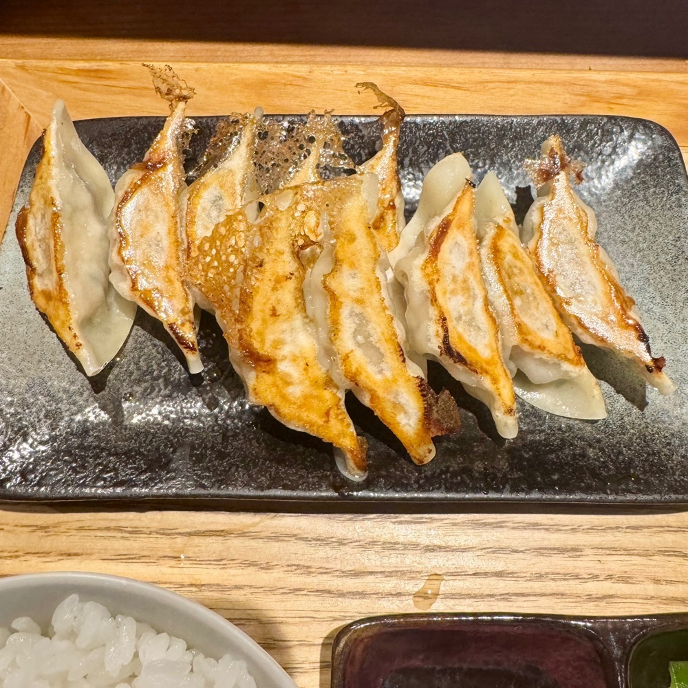 kumakentoraさんが投稿した餃子と煮込み 魚屋鮨しんに関する口コミの画像