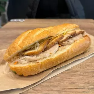 バインミー シンチャオ 栄店（BANH MI XIN CHAO）