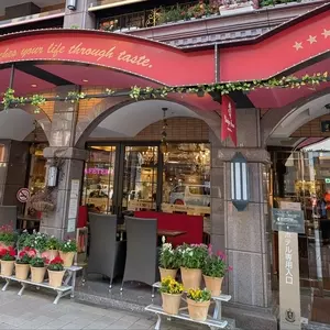 ケーニヒス クローネ 本店