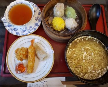 シャンデリア飲茶 3枚目