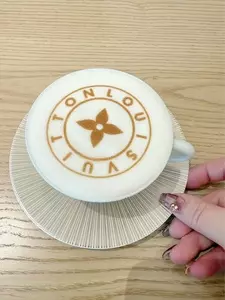 ル カフェ ヴィー（LE CAFE V）