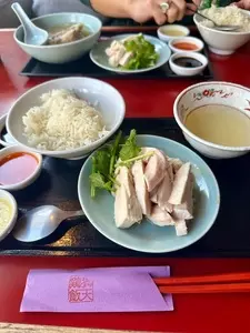獅天鶏飯