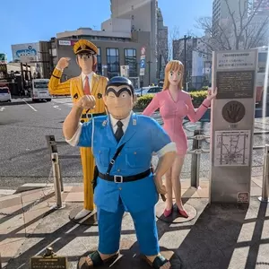 亀有のこち亀像