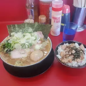 家系ラーメン王道 いしい
