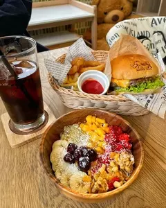 RHINO CAFE（ライノ カフェ）