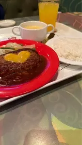 クイーン・オブ・ハートのバンケットホール