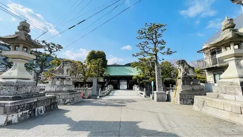 石清尾八幡宮