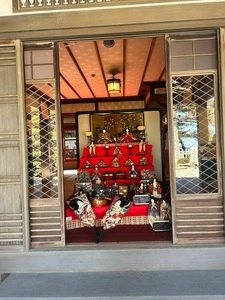 賓日館