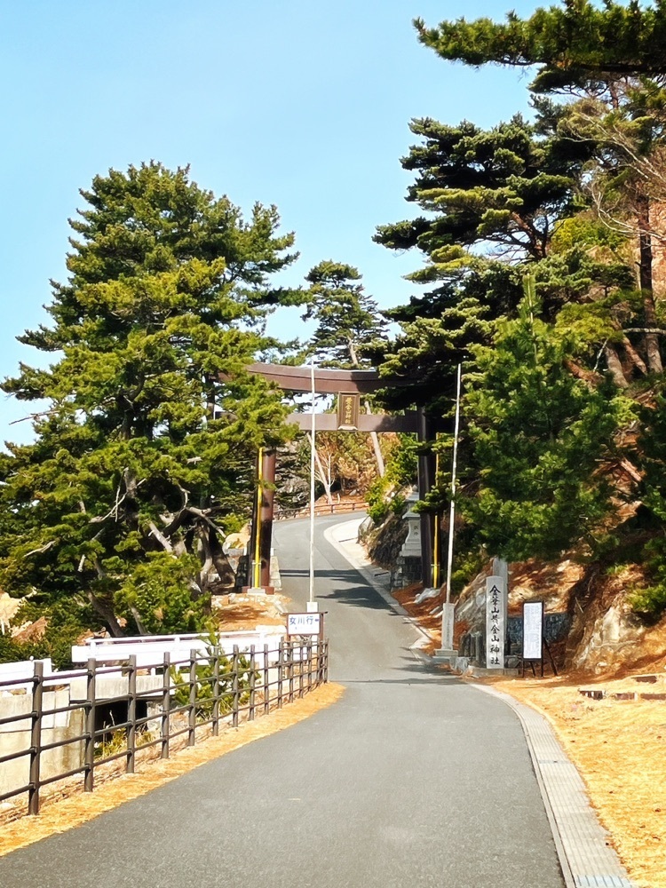 猫なぎ。さんが投稿した金華山黄金山神社一の鳥居に関する口コミの画像