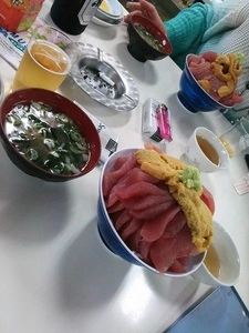 鶴亀屋食堂（名物マグロ丼）