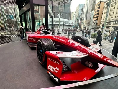 NISSAN CROSSING
