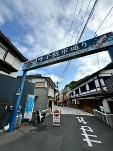 呼子朝市通り