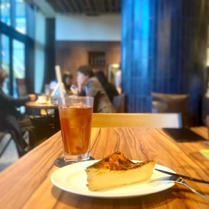 AZABUDAI HILLS CAFÉ（アザブダイ ヒルズ カフェ）