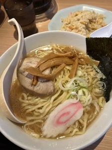 昌平ラーメン 新宿西口店